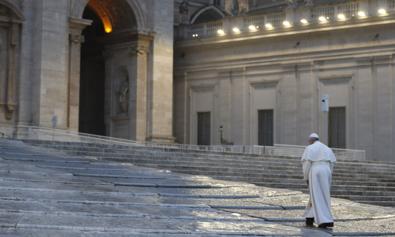 papa-francesco-solo